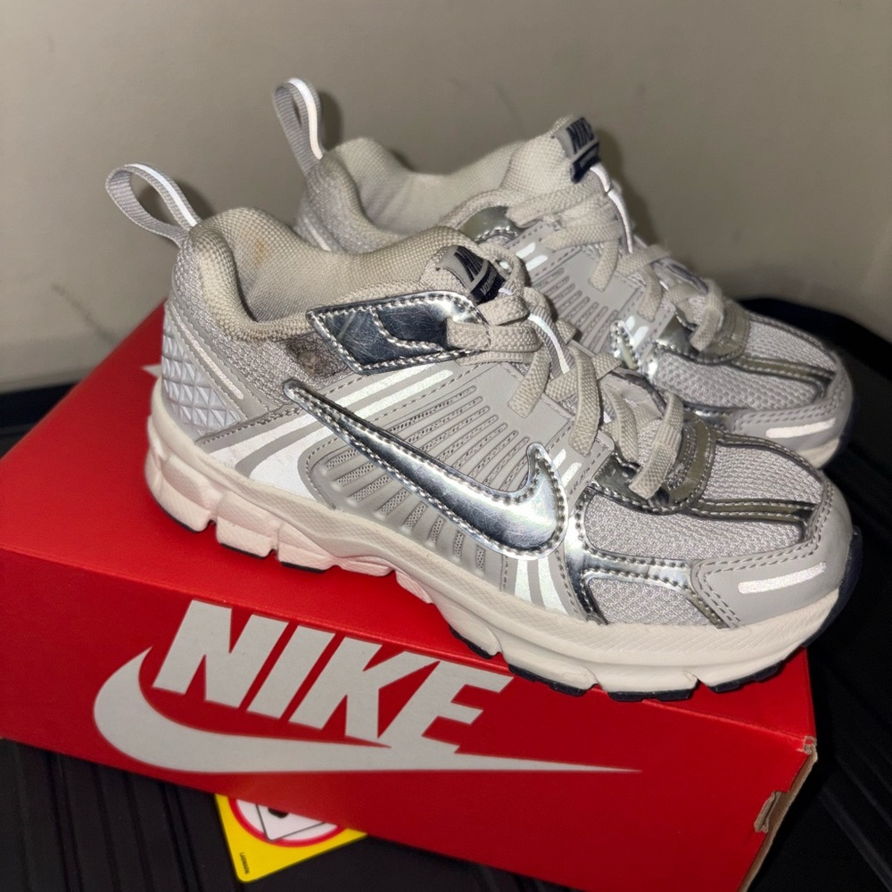 Kids nike vomero 5 silver size 13